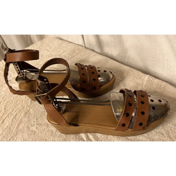 G.H. Bass & Co Leather Upper Ankle Strap Sandals Size 7.5M Brown & Metallic - Picture 6 of 12